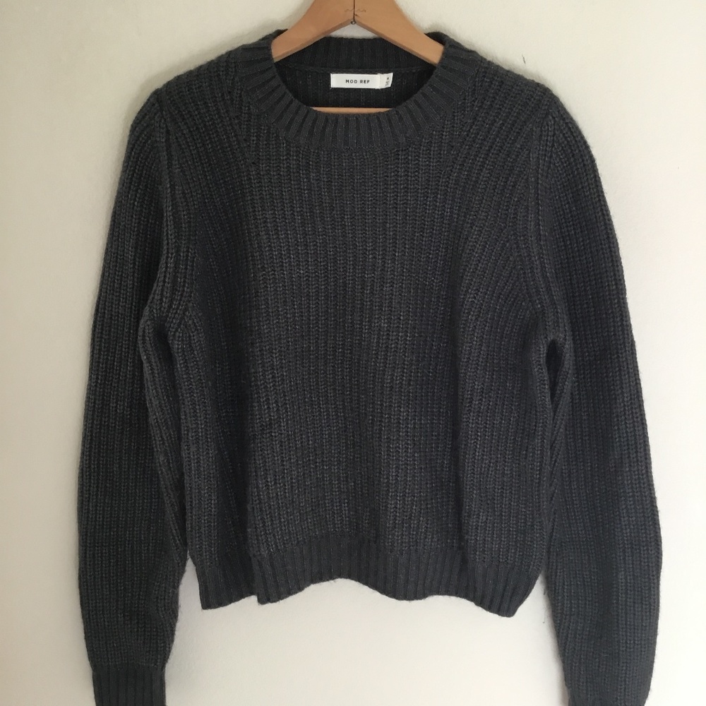 Mod Ref Grey Long Sleeve Cropped Crewneck Sweater: Women's Medium